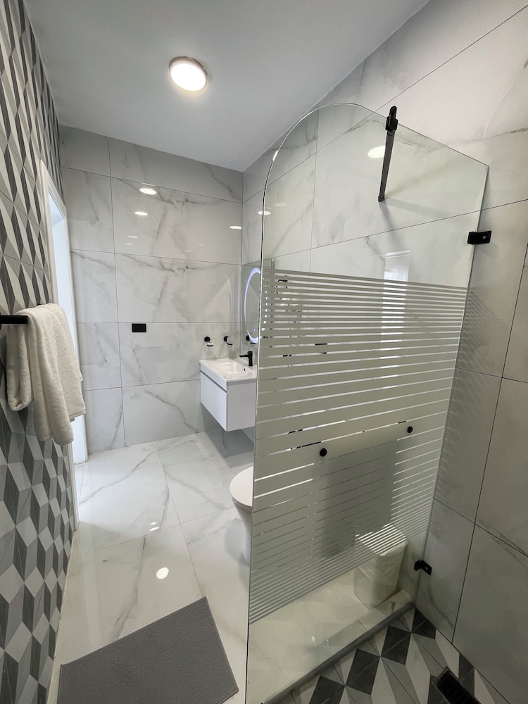 Premium Queen with Jacuzzi photo 2