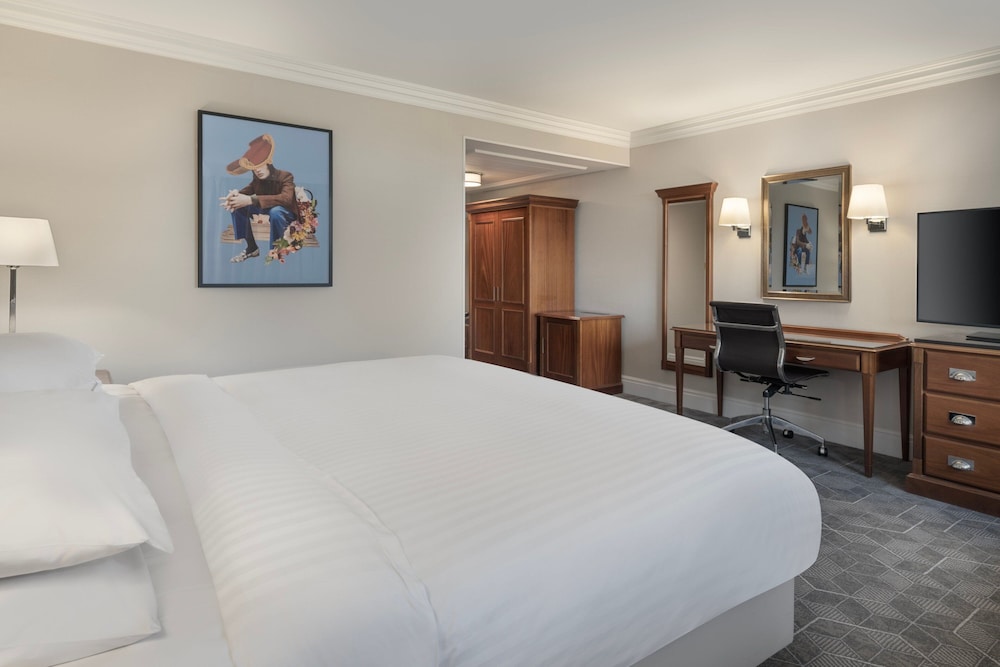 Superior Room, 1 Queen Bed with Sofa bed photo 1
