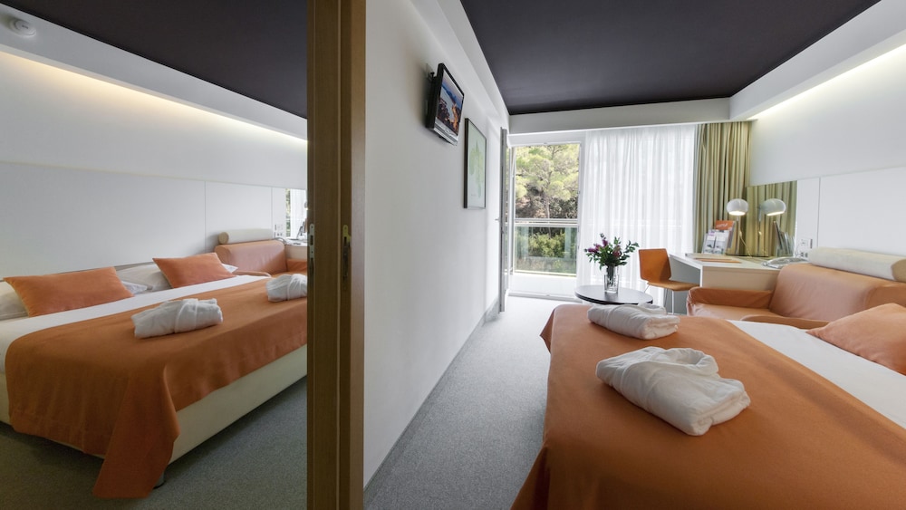 Standard Family Room with Extra Bed and Balcony - Photo 1
