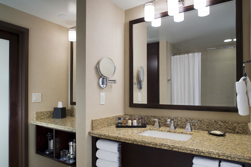 Executive Suite, 1 Bedroom, Mountain View - Photo 2