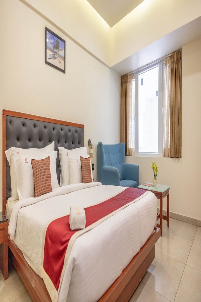 Superior Room, 1 King Bed - Photo 4