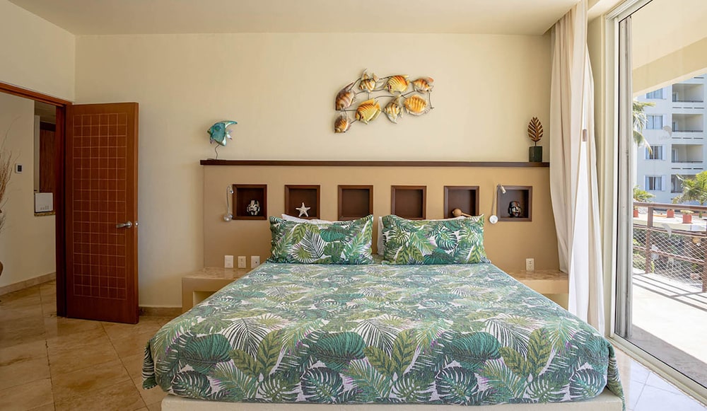 Suite, 2 Bedrooms, Beachfront - Photo 3