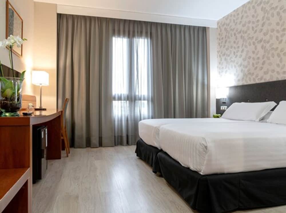 Double or Twin Room - Photo 4