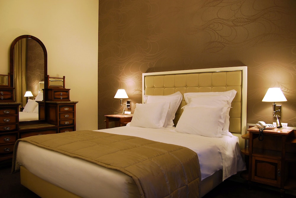 Classic Double or Twin Room (+ Extra Bed) - Photo 4