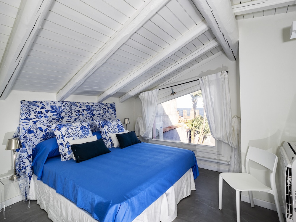 House, 2 Bedrooms