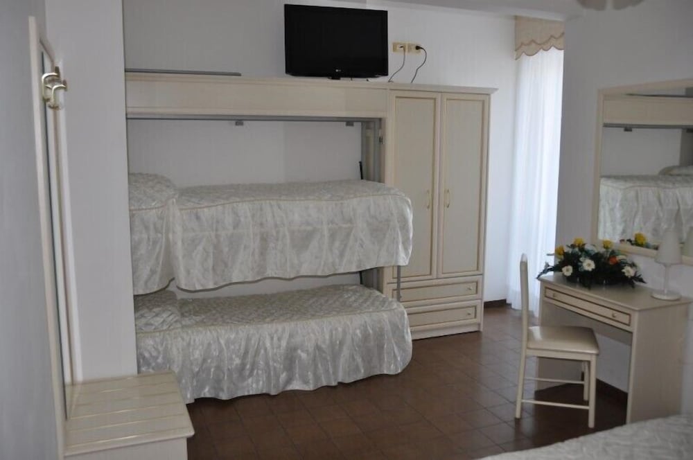 Quadruple Room photo 3
