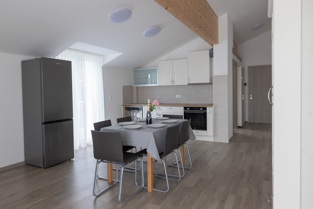 Gallery Apartment, 2 Bedrooms, Balcony, City View