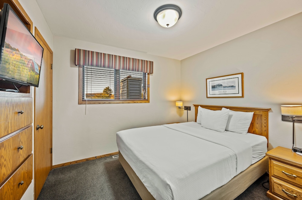 Premium Condo, 2 Bedrooms (2 Bathrooms, Walk-in shower)