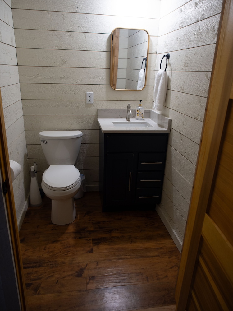 Classic Chalet, 3 Bedrooms, Fireplace, Mountain View photo 3