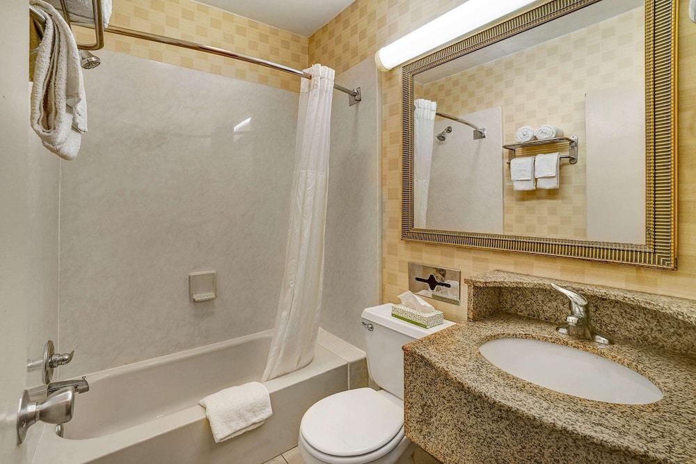 Deluxe Room, 2 Double Beds, Non Smoking, Refrigerator & Microwave - Photo 5