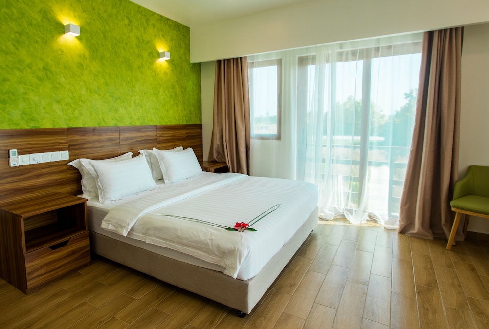 Deluxe Double or Twin Room, 1 King Bed, Sea View photo 1