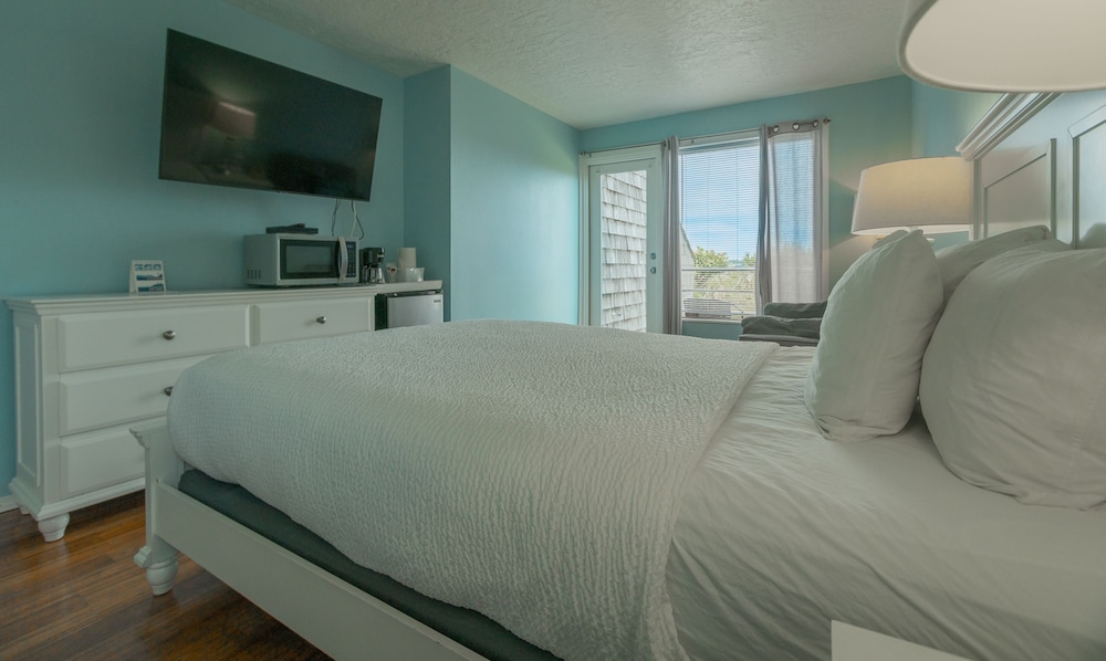 Standard Room, 1 Queen Bed, Bay View photo 2
