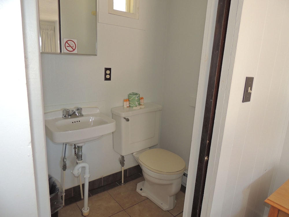 Standard Room, 2 Queen Beds photo 3
