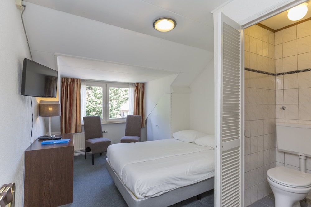 Standard Double Room photo 3