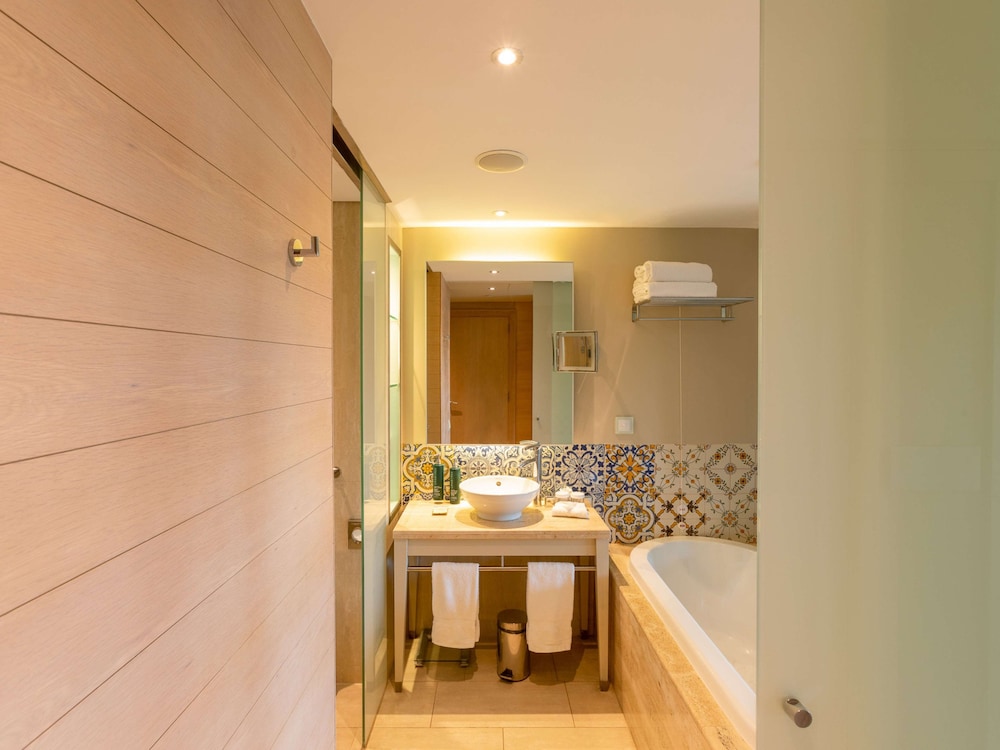 Deluxe Twin Room - Photo 9