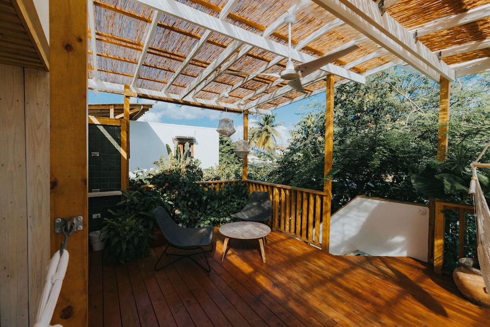 Honeymoon Suite, 1 King Bed, Terrace, Garden View photo 3