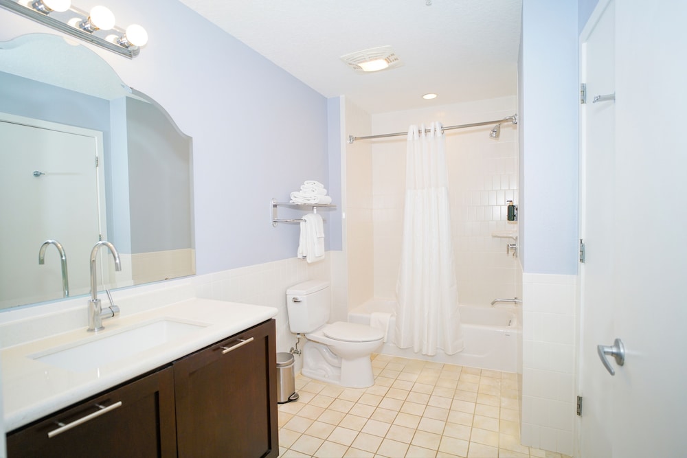 The Level Wellness One Bedroom Suite - Photo 11