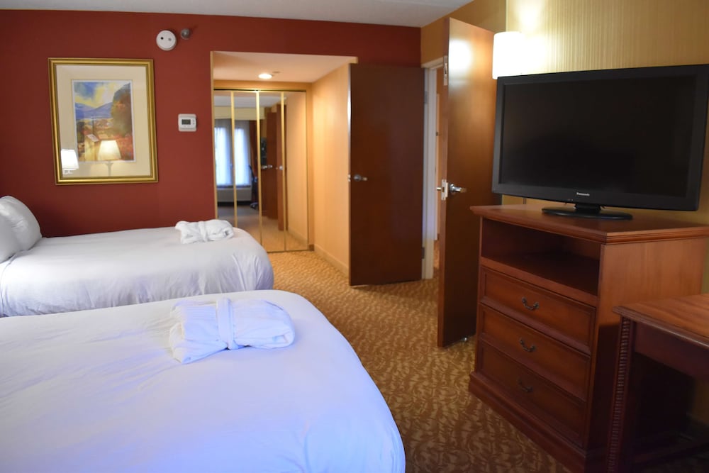 Suite Two Double Beds with Balcony - Photo 2