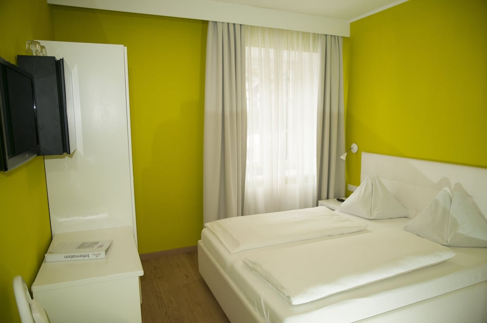 Small Double Room photo 1