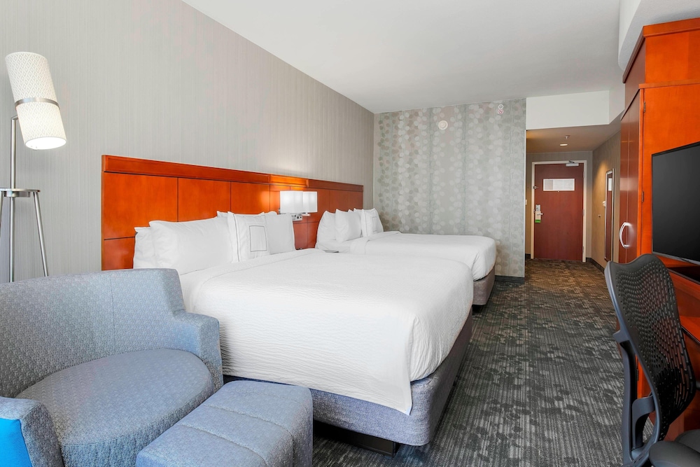 Suite, Multiple Beds - Photo 4