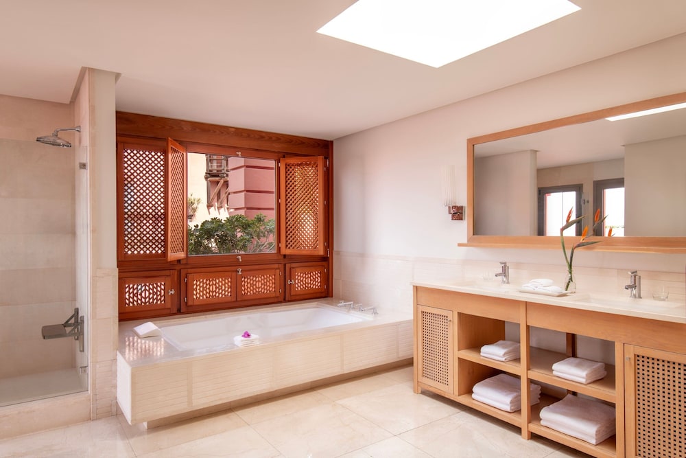 Suite, 2 Bedrooms, Balcony (Ritz Carlton Suite) thumbnail 5
