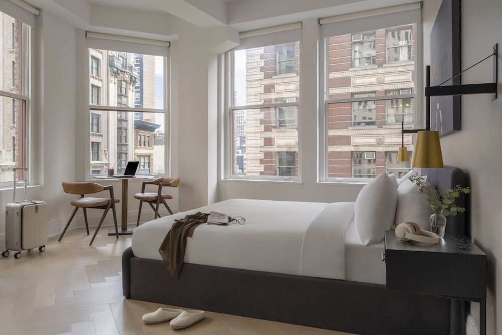 Deluxe Room, 1 King Bed, Kitchenette photo 1