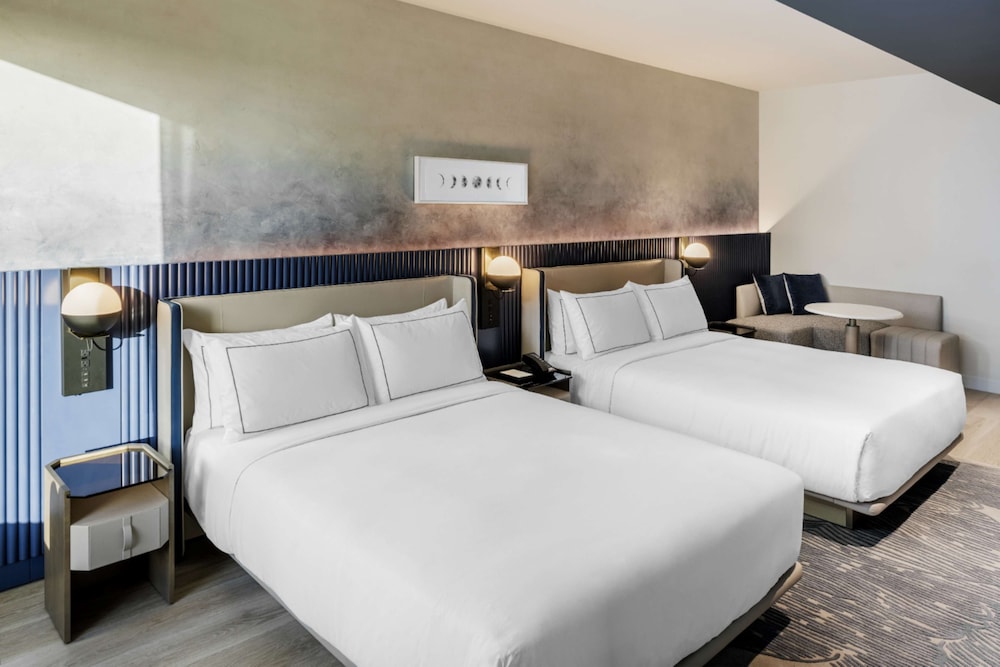 Room, 2 Queen Beds, Bathtub