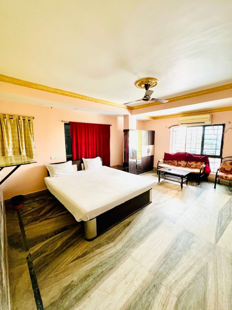 Classic Triple Room, City View photo 1