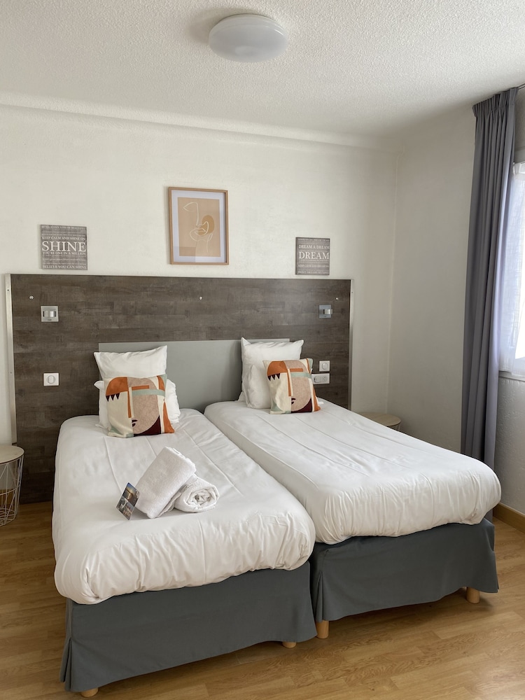 Economy Triple Room, Courtyard View photo 2