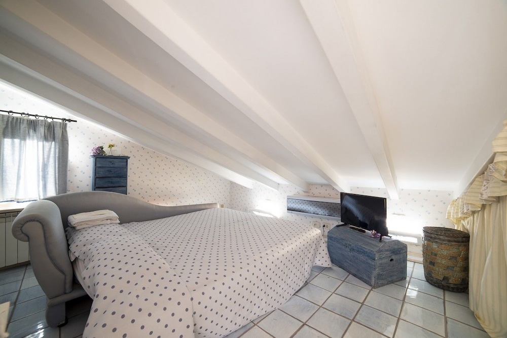 Single Room, Private Bathroom (External)