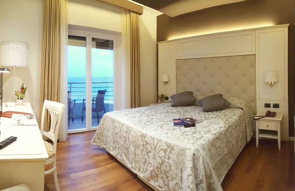 Junior Suite, Balcony, Sea View - Photo 1
