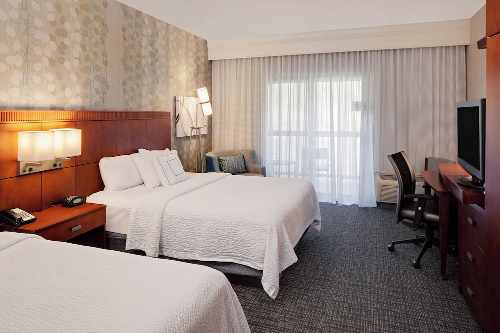 Room, 2 Queen Beds, Balcony, River View