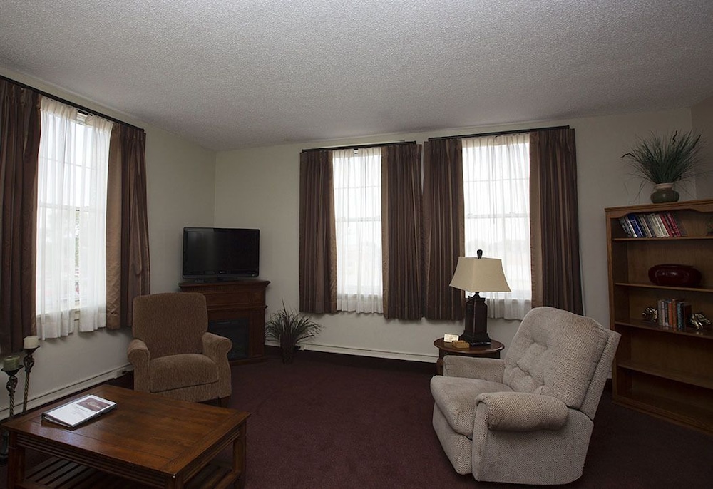 Standard Suite, 1 King Bed