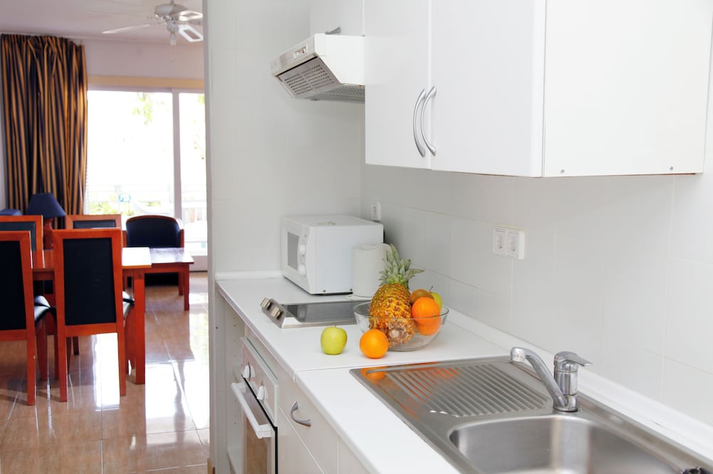 Standard Apartment, 2 Bedrooms, Sea View (4 Adults + 2 Children) thumbnail 5