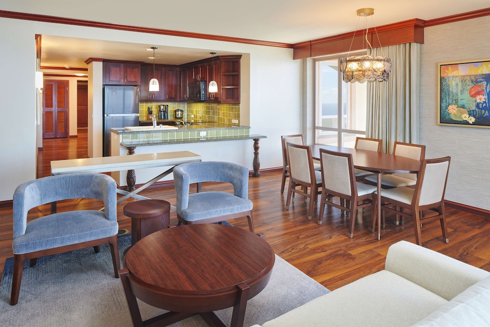 Suite, 3 Bedrooms, Accessible (Penthouse, Hearing, w/Sofabed) thumbnail 5