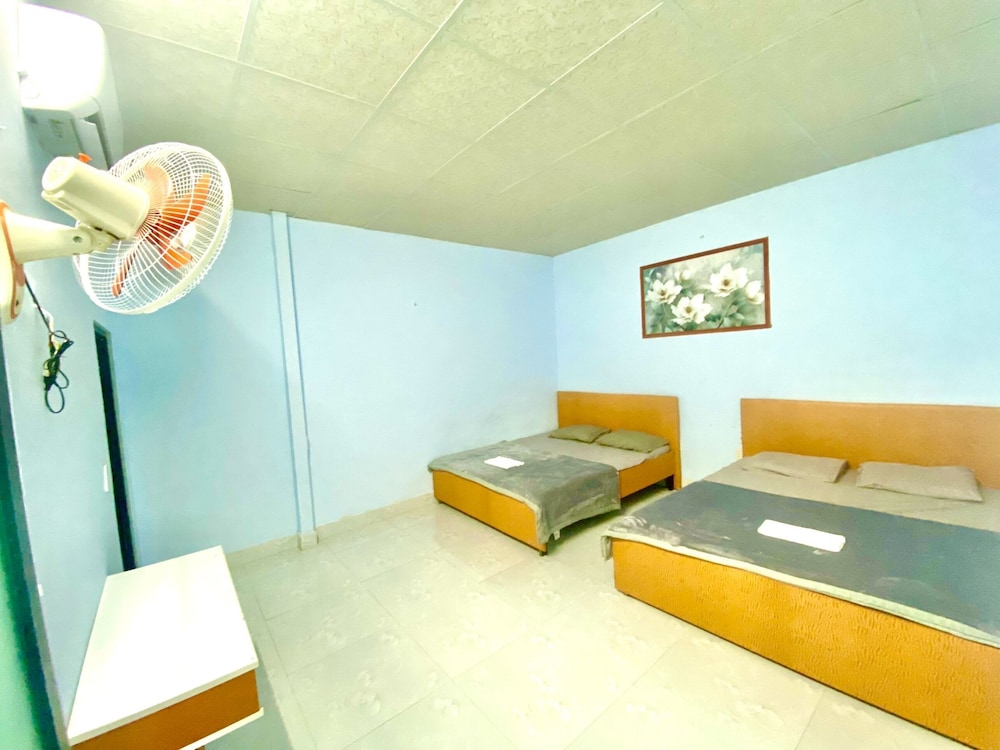Basic Double Room, Multiple Beds photo 2