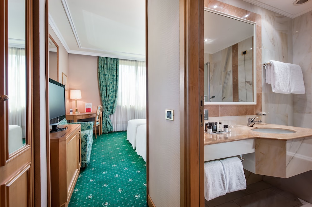 Classic Double Room - Photo 5
