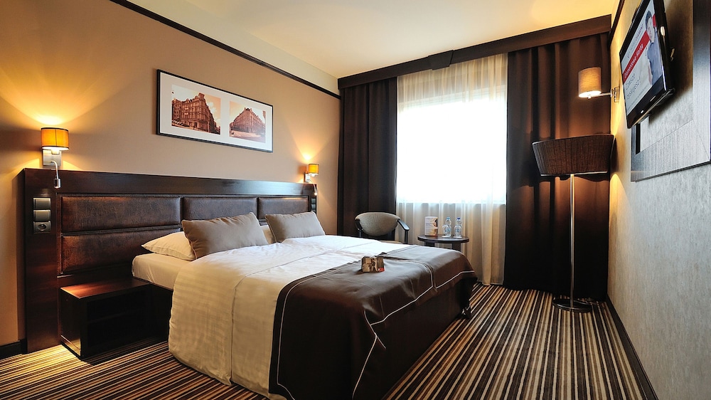 Senior Suite - Photo 1