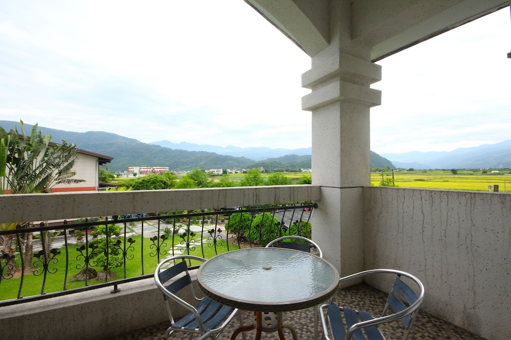 Superior Quadruple Room, Courtyard View (A) photo 3