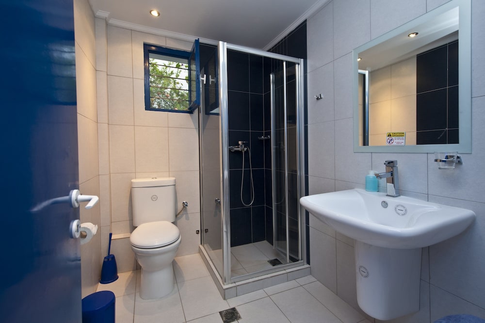 Triple Room, Pool View photo 3