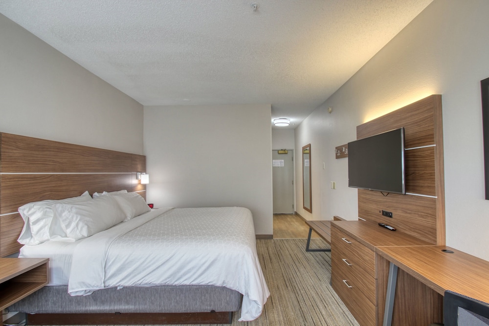 Standard Room, 1 King Bed (Extra Floor Space) - Photo 3
