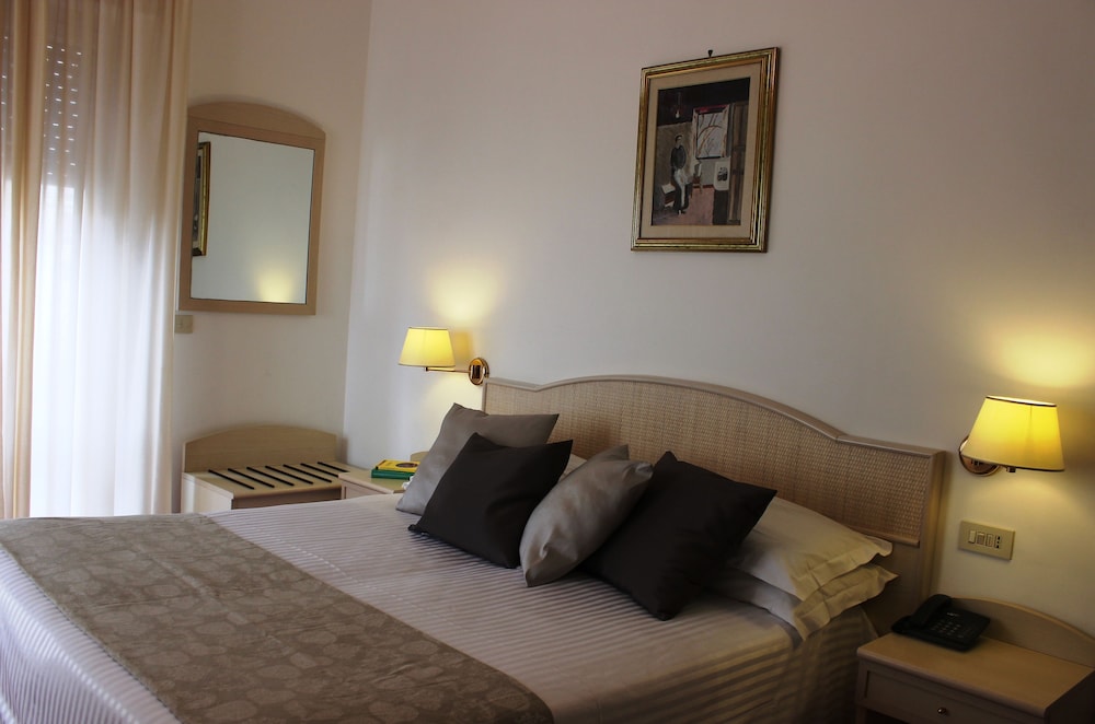 Classic Double or Twin Room - Photo 1
