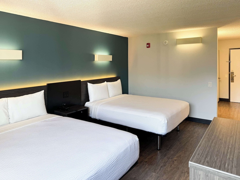Standard Room, 2 Queen Beds, Accessible, Non Smoking - Photo 2