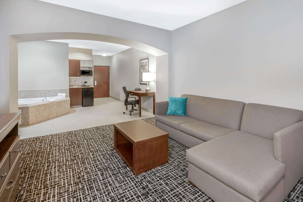 Presidential Suite, 1 King Bed, Non Smoking photo 2
