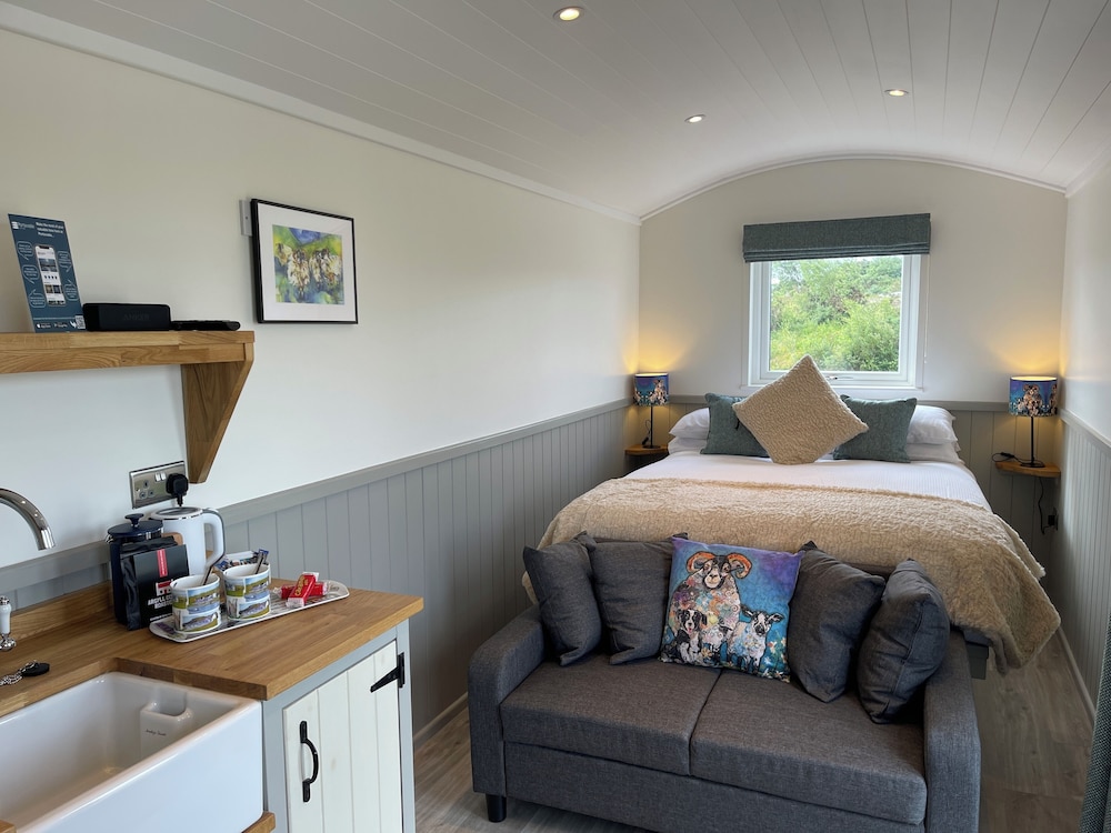 Shepherd's Hut photo 3