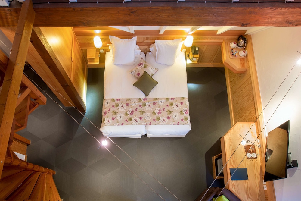 Family Duplex, Multiple Beds (Separate Lounge)