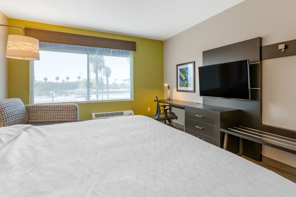 Standard Room, 1 King Bed, Accessible (Comm, Extra Flr Space) - Photo 9