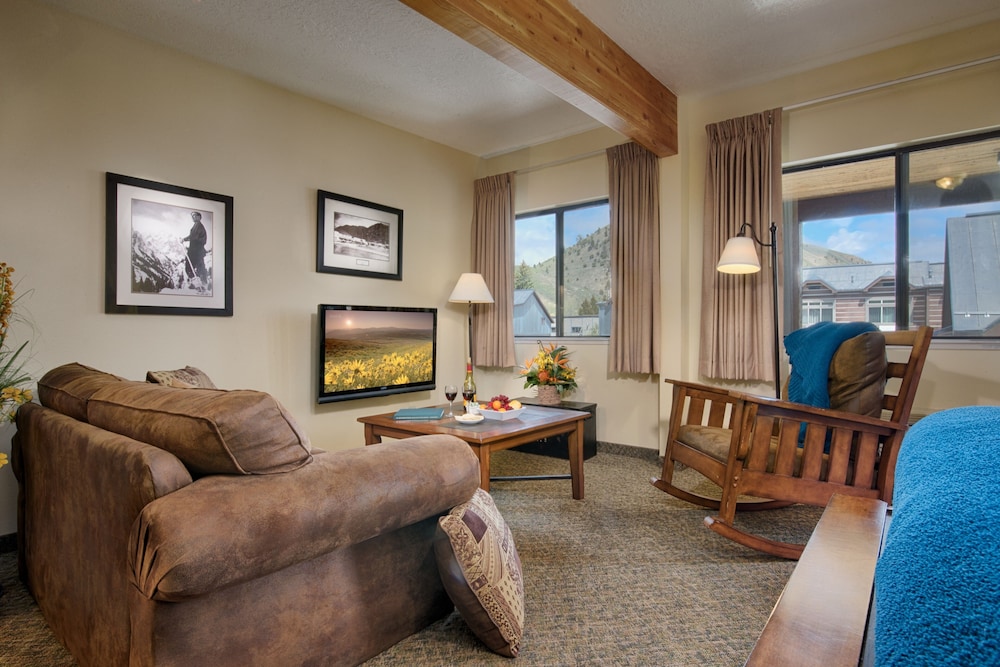 Studio, 1 Queen Bed, Kitchen, Courtyard Area (Stair Access Only) - Photo 2