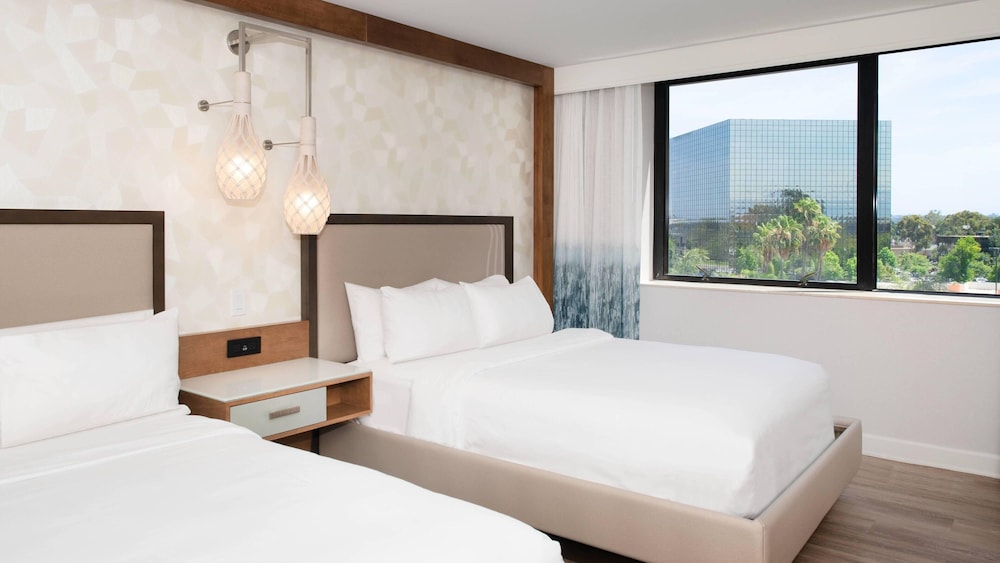 Room, 2 Queen Beds, Pool View - Photo 3