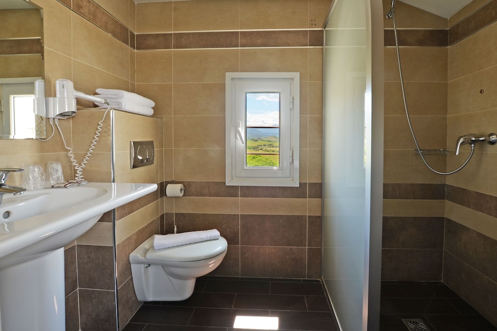 Standard Quadruple Room photo 2